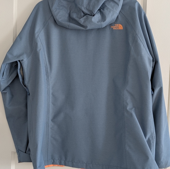 The North Face Women's Alta Vista Rain Jacket - Picture 5 of 5